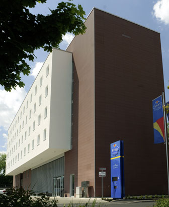 Das Ibis Budget Hotel (hier noch als Etap-Hotel) setzt auf innovative Gebäudetechnik. Foto: BWP Das Ibis Budget Hotel (hier noch als Etap-Hotel) setzt auf innovative Gebäudetechnik. Foto: BWP