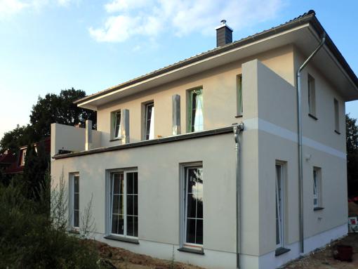 Die Stadtvilla in Kröppelshagen-Fahrendorf ist mit einer Wärmepumpe ausgestattet. Foto: Roth Die Stadtvilla in Kröppelshagen-Fahrendorf ist mit einer Wärmepumpe ausgestattet. Foto: Roth