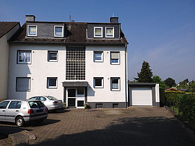 Familie Kolberg wohnt in einem Zweifamilienhaus in Leverkusen, das 1975 erbaut wurde. Die Wohnfläche beträgt insgesamt ca. 280 m² und im gesamten Haus leben 5 Personen. Foto: ROTEX Familie Kolberg wohnt in einem Zweifamilienhaus in Leverkusen, das 1975 erbaut wurde. Die Wohnfläche beträgt insgesamt ca. 280 m² und im gesamten Haus leben 5 Personen. Foto: ROTEX