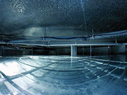 Das Besondere an der Technik des Eisspeichers ist, dass ein Teil der Heizwärme aus Eis stammt, genauer gesagt aus der sogenannten Kristallisationsenergie. Sie wird frei, wenn Wasser zu Eis gefriert. Foto: Viessmann/Leitec