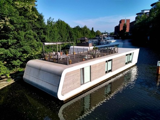 Die "Floating Homes" am Victoriakai-Ufer in Hamburg sind mit einer umweltfreundlichen Luft/Wasser-Wärmepumpe ausgestattet. (Foto: waermepumpe-regional.de) Die "Floating Homes" am Victoriakai-Ufer in Hamburg sind mit einer umweltfreundlichen Luft/Wasser-Wärmepumpe ausgestattet. (Foto: waermepumpe-regional.de)