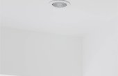 In den Ablufträumen wie Küche oder Badezimmer sind in der Decke dezente Design-Abdeckgitter angebracht, durch welche die verbrauchte Luft abgeführt wird. (Foto: Zehnder Group Deutschland GmbH)