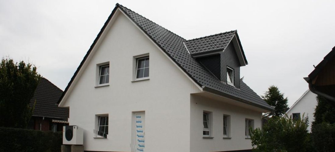 Dank der Fußbodenheizung im ganzen Haus bleibt es auch in den Wintermonaten komfortabel warm. Foto: Roth