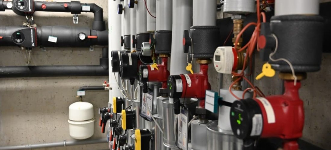 Die Wärmepumpenheizung funktioniert seit acht Jahren reibungslos. Im Sommer dient die Anlage auch zur Kühlung der Räume. Foto: BWP