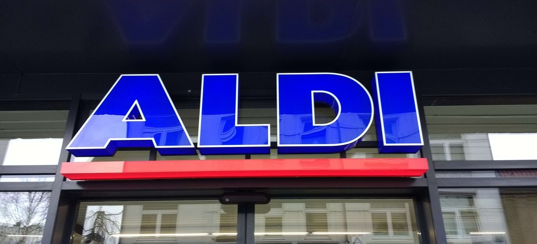 Der Aldi-Markt und die dadrüber liegenden Wohneinheiten werden mit dem Strom des BHKW per Power-to-Heat und Abluft-Wärmepumpen beheizt (Foto: waermepumpe-regional.de)