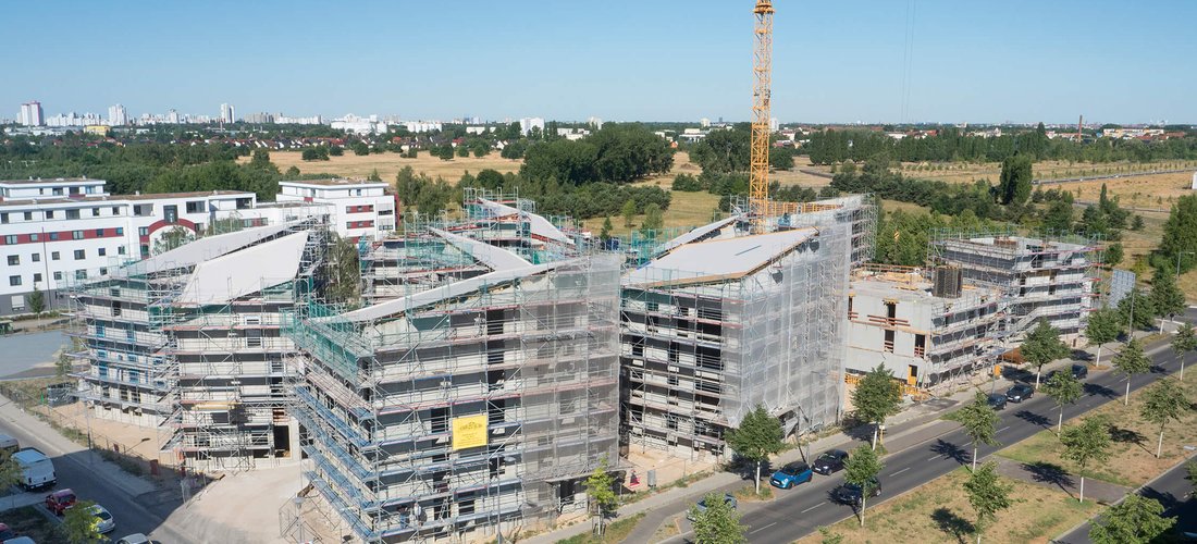 Das Quartier Future Living Berlin erzeugt Wärme umweltfreundlich mit Luft- und Sole-Wasser-Wärmepumpen, angetrieben durch selbst erzeugten Photovoltaikstrom. (Foto: GSW Sigmaringen GmbH)