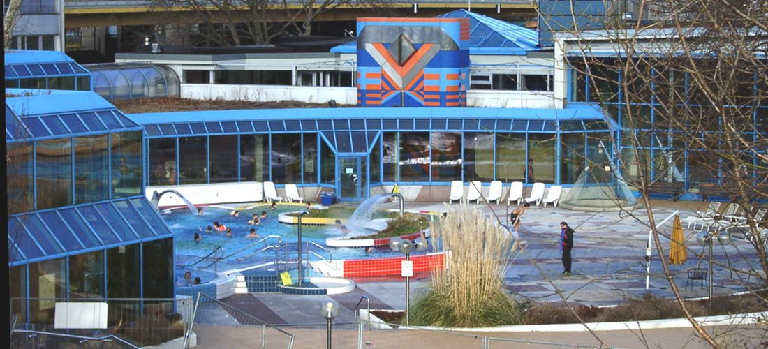 Das Mineralbad Leuze ist ein Schwimmbad mit Mineralwasser in Stuttgart-Ost (Foto: Enslin – wikimedia / CC BY-SA 3.0)