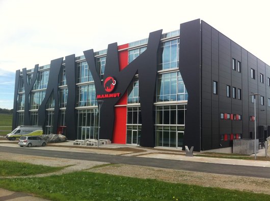 Das Mammut Logistikzentrum in Wolfertschwenden. (Foto: PHOTOPRESS/ Mammut) Das Mammut Logistikzentrum in Wolfertschwenden. (Foto: PHOTOPRESS/ Mammut)