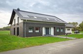 Neubau mit 18 kW PV-Leistung, Sektorenkopplung und intelligenter Wärmepumpensteuerung (SG Ready) (Foto: E3/DC GmbH)