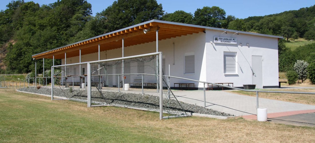 In nur acht Monaten Bauzeit entstand das neue Vereinsheim des FSV Buchenau. (Foto: Roth Werke)