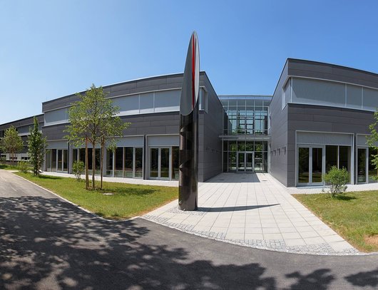 Der Neubau "WI-Labs" bietet der Augsburger Wirtschaftsinformatik und der FhG-FIT-Projektgruppe WI gemeinsame Räume. (Foto: Peter Neidlinger) Der Neubau "WI-Labs" bietet der Augsburger Wirtschaftsinformatik und der FhG-FIT-Projektgruppe WI gemeinsame Räume. (Foto: Peter Neidlinger)