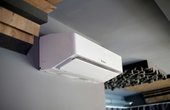 Kleiner Helfer – große Wirkung: das Buderus Logacool AC166i im Inneren des Bootes. (Bild: Buderus)