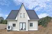 Das Massivhaus ist dem Friesenstil nachempfunden. Foto: Roth