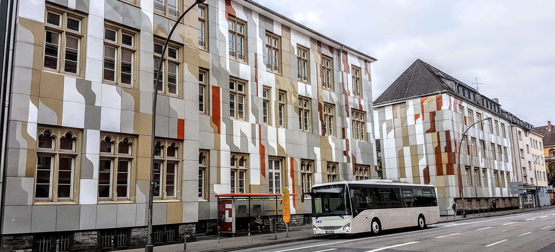 Bischöfliches Cusanus-Gymnasium Koblenz (Foto-Copyright: Kaschper69 / commons.wikimedia.org / keine Änderungen / CC BY-SA 4.0)