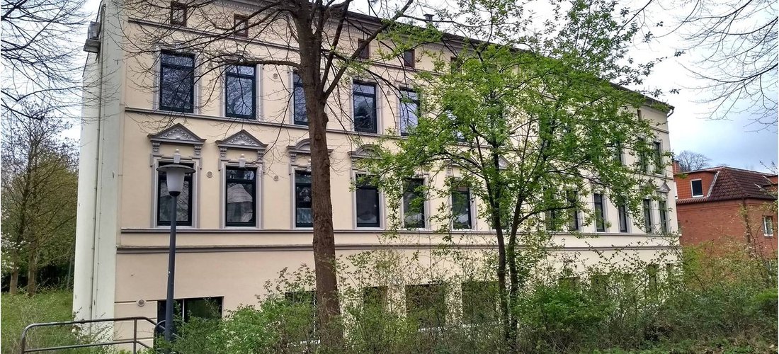 In Hamburg-Heimfeld wurde ein Mehrfamilienhaus auf ein bivalentes Heizsystem mit Luftwärmepumpe umgerüstet. (Foto: waermepumpe-regional.de)
