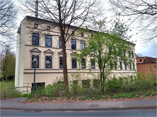 In Hamburg-Heimfeld wurde ein Mehrfamilienhaus auf ein bivalentes Heizsystem mit Luftwärmepumpe umgerüstet. (Foto: waermepumpe-regional.de) In Hamburg-Heimfeld wurde ein Mehrfamilienhaus auf ein bivalentes Heizsystem mit Luftwärmepumpe umgerüstet. (Foto: waermepumpe-regional.de)
