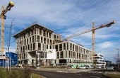 Der Rohbau des neuen ZSW-Institutsgebäudes. 32 Erdwärmesonden sorgen zukünftig für nachhaltige Wärme. (Foto: ZSW)