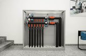 Dank der erdgekoppelten Wärmepumpe wird die 1.620 qm große Niederlassung in Stuttgart voraussichtlich 8.000 Liter Heizöl pro Jahr einsparen. Dadurch reduziert sich der CO2-Ausstoß um 20 Tonnen pro Jahr – so viel produziert ein neuer PKW auf über 160.000 Kilometern. Hinzu kommen nochmal 3,5 Tonnen, die die Wärmepumpe im Kühlbetrieb gegenüber einem reinen Kaltwassererzeuger einspart. Foto: BWP/Weishaupt