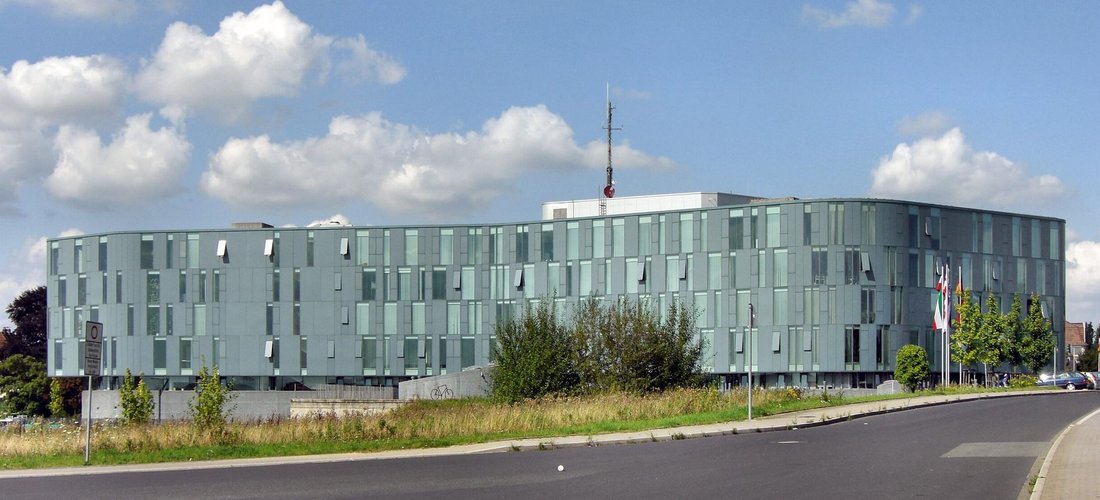 Die Polizei in Mettmann heizt und kühlt mit Wärmepumpe. (Foto: M 93 – wikimedia)