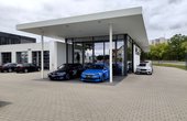 Autohaus Scheller fährt auf Wärmepumpentechnik ab (Foto: waermepumpe-regional.de)