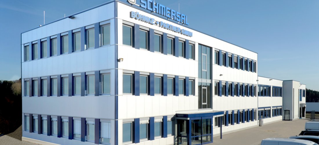 Produktions- und Verwaltungsgebäude von Schmersal Böhnke+Partner im Gewerbegebiet Obereschbach in Bergisch Gladbach (Foto: K.A. Schmersal GmbH & Co. KG)