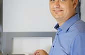 Die Inneneinheit seiner Wärmepumpe Compress 7000i AW sieht D. Roeck nur, wenn er von Sommer- auf Winterbetrieb umstellt. Sonst läuft die Anlage störungsfrei. (Quelle: Bosch)