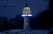 Der Solinger Lichtturm ist ein leuchtendes Beispiel für die gelungene Umnutzung eines maroden Wasserspeichers zu einem modernen und ressourcenschonenden Ausstellungs- und Tagungsort mit der Bedeutung eines weithin sichtbaren Wahrzeichens für die Stadt. Foto: Vaillant
