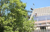 Die Abwasser-Wärmepumpe der Dresdener Weinbergskirche wurde um eine PV-Anlage zu einem energetischen Gesamtkonzept ergänzt. (Foto: SAENA)
