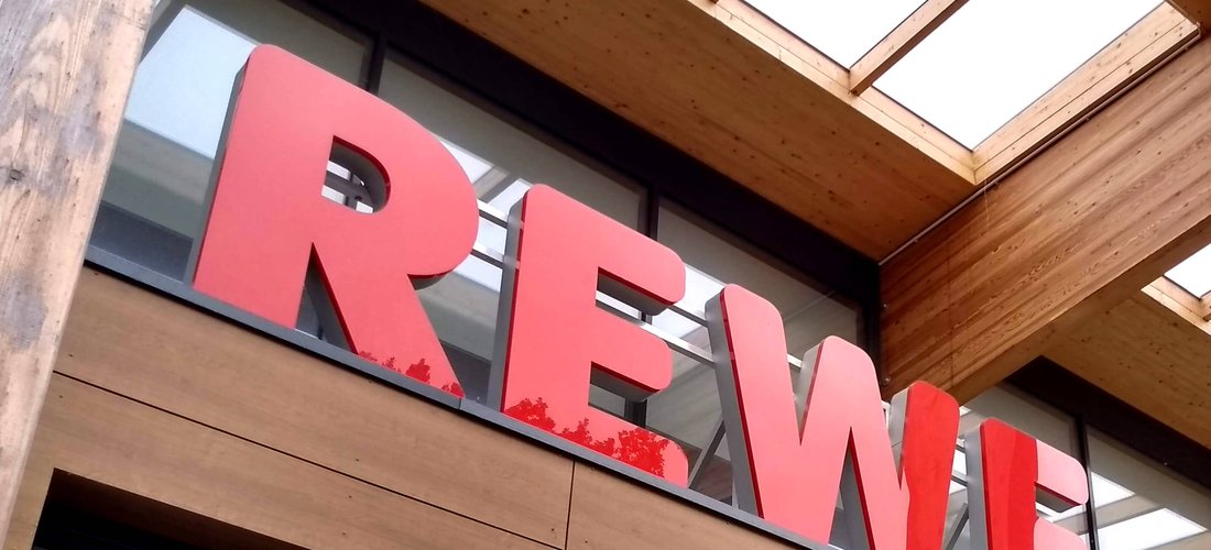 Der Rewe Green Building-Supermarkt in Salzgitter-Lebenstedt heizt mit einer Wärmepumpe (Foto: waermepumpe-regional.de)
