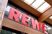 Der Rewe Green Building-Supermarkt in Salzgitter-Lebenstedt heizt mit einer Wärmepumpe (Foto: waermepumpe-regional.de)