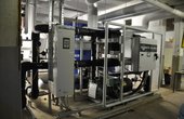 Als Wärmequelle für die Wärmepumpe (Hersteller: Waterkotte) dient das Abwasser aus einem ca. 150 m entfernten Abwasserkanal mit einem Durchmesser von 3000 mm. Foto: Stadtwerke Bochum 