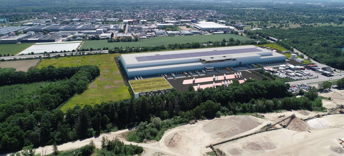 Für das Heizen und Kühlen des neuen Lidl-Verwaltungs- und Logistikzentrum in Bietigheim nutzen Wärmepumpen die Abluft der Kühlanlagen für das Tiefkühl- und Kühllager. (Foto: Lidl)