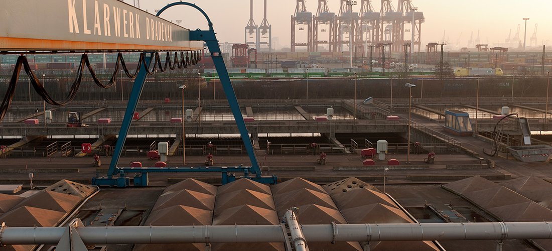 Am Hamburger Klärwerk Dradenau entsteht als Teil des "Energieparks Hafen" die erste Abwasser-Großwärmepumpe Deutschlands. (Bild: © HamburgWasser)
