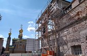 Unter der Mathildenhöhe in Darmstadt wird ein Wasserreservoir genutzt, um das Ausstellungsgebäude mit Wärmepumpen zu Heizen und Kühlen. (Foto: waermepumpe-regional.de)