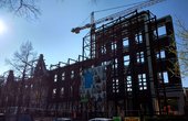 Die Schmuckfassade zur Martinistraße (hier am 09.04.2017) konnte erhalten werden. (Foto: waermepumpe-regional.de)