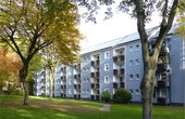 Die Stegerwaldsiedlung in Köln heizt mit Luftwärmepumpen, die mit Solarstrom der auf den Dächern installierten Photovoltaik-Anlagen betrieben werden. (Foto: EnergieAgentur.NRW)