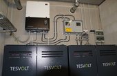 Depenbrock nutzt einen Gewerbe-Energiespeicher von Tesvolt mit einer Speicherkapazität von 135 kWh. (Foto: Depenbrock Bau GmbH & Co. KG)