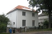 Die DGS hat in diesem Berliner Altbau untersucht, wie sich eine Erdwärmepumpe optimal mit einer Solaranlage kombinieren lässt. (Foto: DGS / TSB)