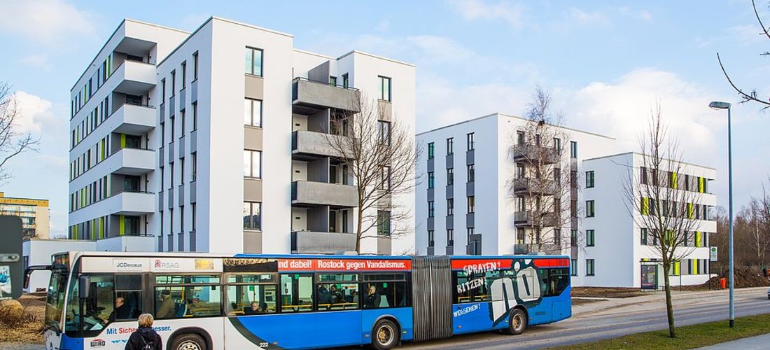 Im Rostocker Stadtteil Groß Klein entstanden im Fritz-Meyer-Scharffenberg-Weg 39 neuen Wohnungen und eine Tierarztpraxis. (Foto: WIRO / Jens Scholz)