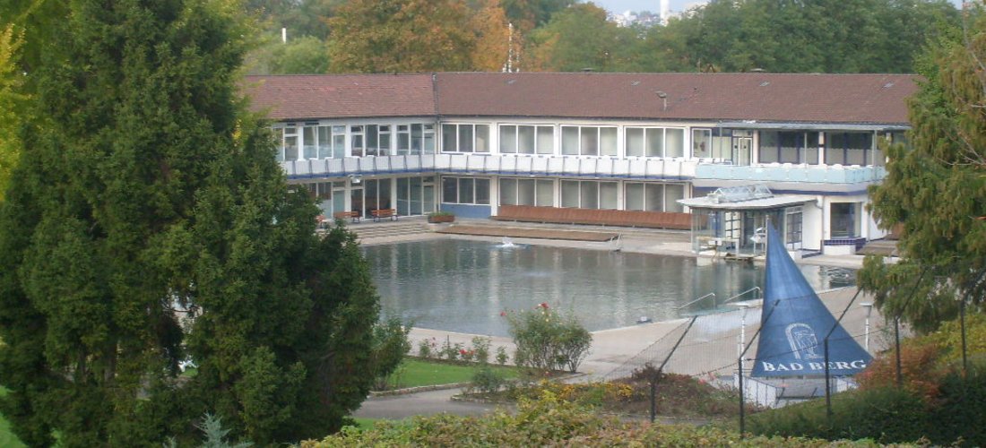 Stuttgarter Mineralbad Berg im Oktober 2010 (Foto: sarang – wikimedia / gemeinfrei)