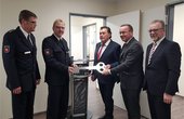 Symbolische Schlüsselübergabe zur Einweihung des Friesoyther Polizeikommissariats (Foto: Polizeidirektion Oldenburg)
