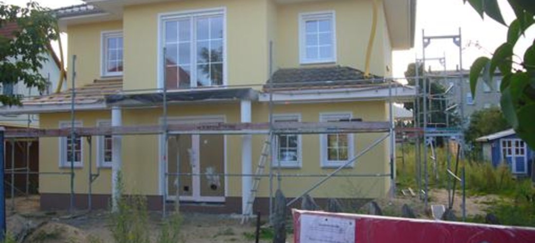 Im Berliner Stadtteil Mahlsdorf setzt eine Bauherrenfamilie auf eine Wärmepumoe bei der Haustechnik. Foto: Roth
