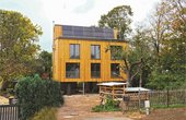 15 PVT-Kollektoren versorgen Wärmepumpe in Dresdener Einfamilienhaus (Foto: Consolar Solare Energiesysteme GmbH)