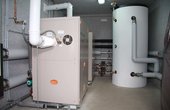 Gasbetriebene Brennwert-Absorptionswärmepumpe GAHP GS von Robur (Foto: Energieversorgung Oberhausen AG)
