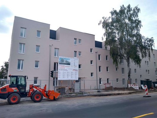 Die zwei viergeschossigen Neubauten in Göttingen-Weende werden mit Erdwärme-Wärmepumpe beheizt. (Foto: waermepumpe-regional.de) Die zwei viergeschossigen Neubauten in Göttingen-Weende werden mit Erdwärme-Wärmepumpe beheizt. (Foto: waermepumpe-regional.de)