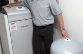 Dirk Herberholz hat seine Doppelhaushälfte mit effizienter Technik ausgestattet. (Foto: Stiebel Eltron)