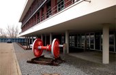 Die Beheizung und Kühlung erfolgt primär über thermisch aktivierte Betondeckenflächen. (Foto: waermepumpe-regional.de)