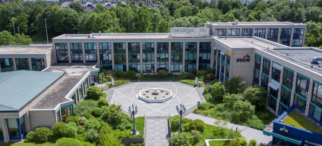 Die DVGW-Hauptgeschäftsstelle in Bonn heizt und kühlt mit Erdgas und Wärmepumpen (Foto: DVGW Deutscher Verein des Gas- und Wasserfaches e.V.)