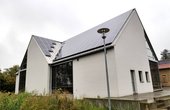 Das Konzept wurde bis zur Fertigstellung auf ein Null-Energiehaus erweitert. (Foto: waermepumpe-regional.de)