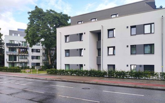 Eine Bosch Supraeco T 800/2 Sole/-Wasser-Erdwärmepumpe mit 80 Kilowatt Leistung unterestützt die Beheizung der 74 Wohneinheiten in Hamburg-Fuhlsbüttel. (Foto: waermepumpe-regional.de) Eine Bosch Supraeco T 800/2 Sole/-Wasser-Erdwärmepumpe mit 80 Kilowatt Leistung unterestützt die Beheizung der 74 Wohneinheiten in Hamburg-Fuhlsbüttel. (Foto: waermepumpe-regional.de)